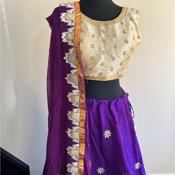 Women Lehenga - Picture 4 of 9